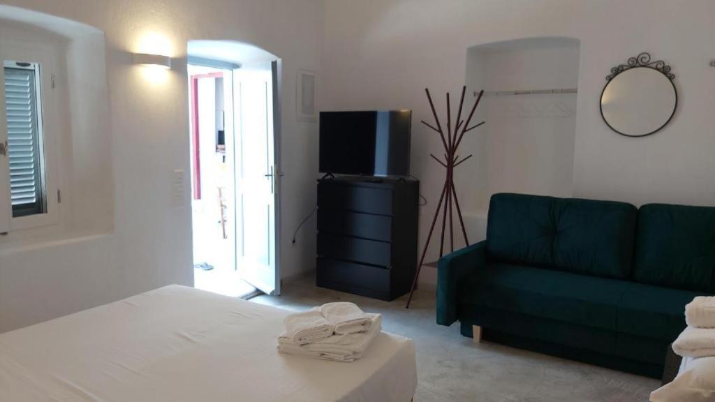 Kas Residence Renovated 2022 Spétses Екстериор снимка
