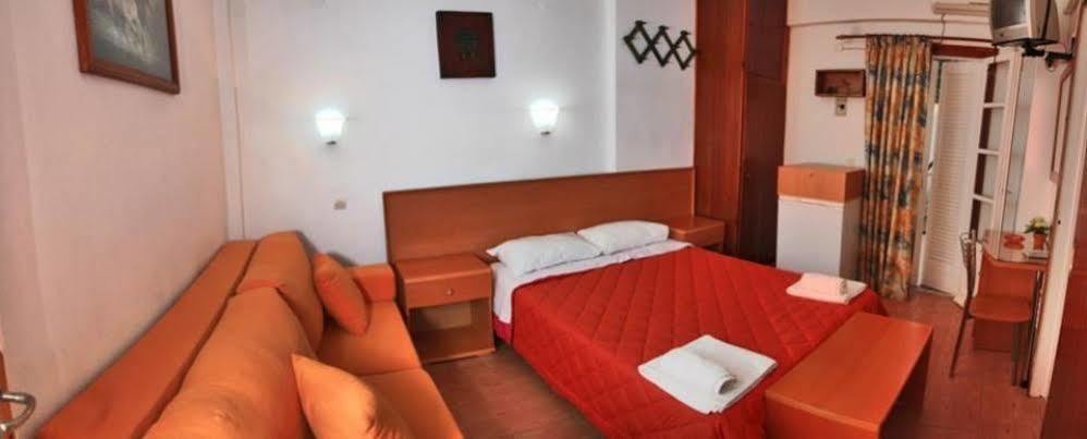 Kas Residence Renovated 2022 Spétses Екстериор снимка