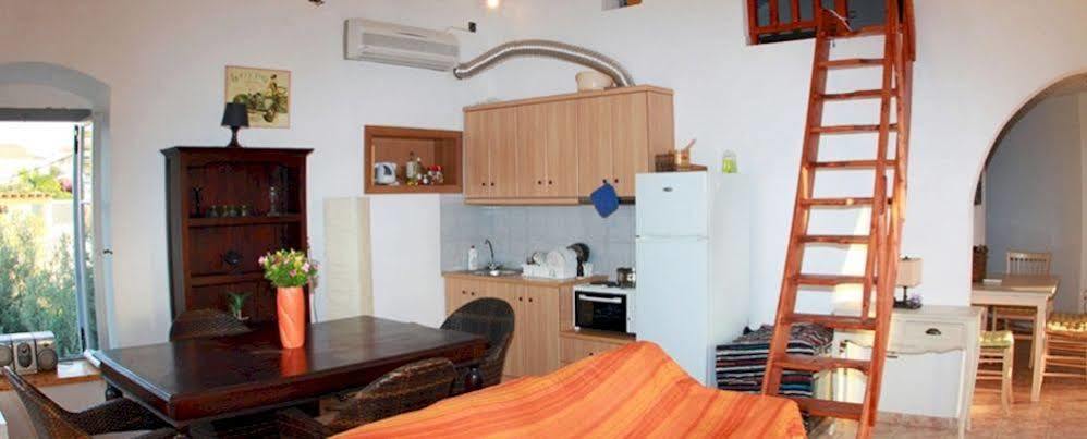 Kas Residence Renovated 2022 Spétses Екстериор снимка